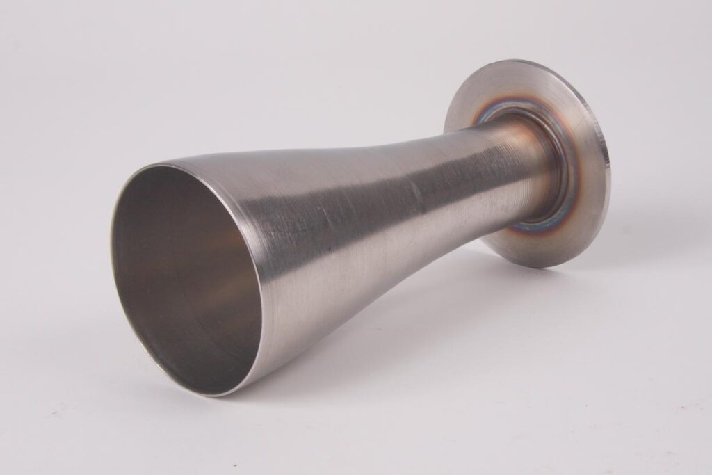 Topflange welded radar horn Ø 80 mm in stainless steel