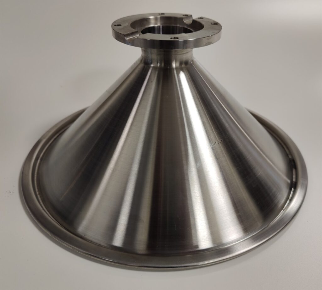 Stainless steel cone i 2 mm with packing groove and welded flange