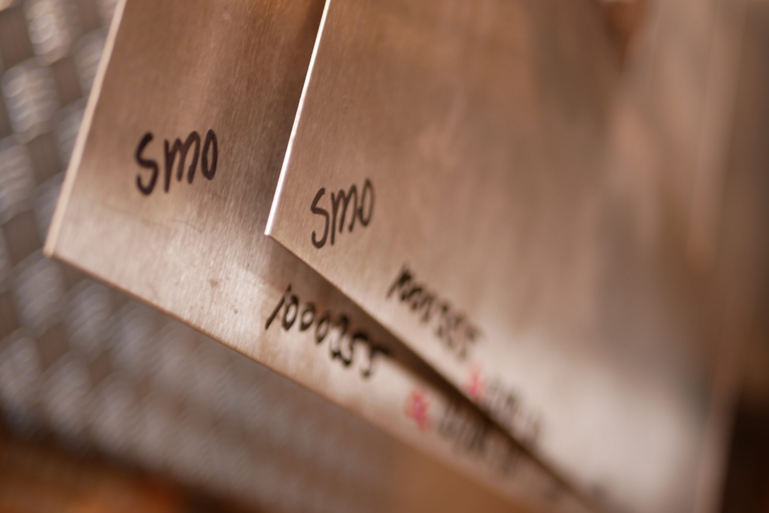 metal plates with information on, for circular production and easy reuse